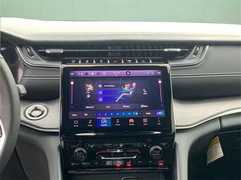 Certified 2025 Jeep Grand Cherokee Limited w/ Black Appearance Package image 21