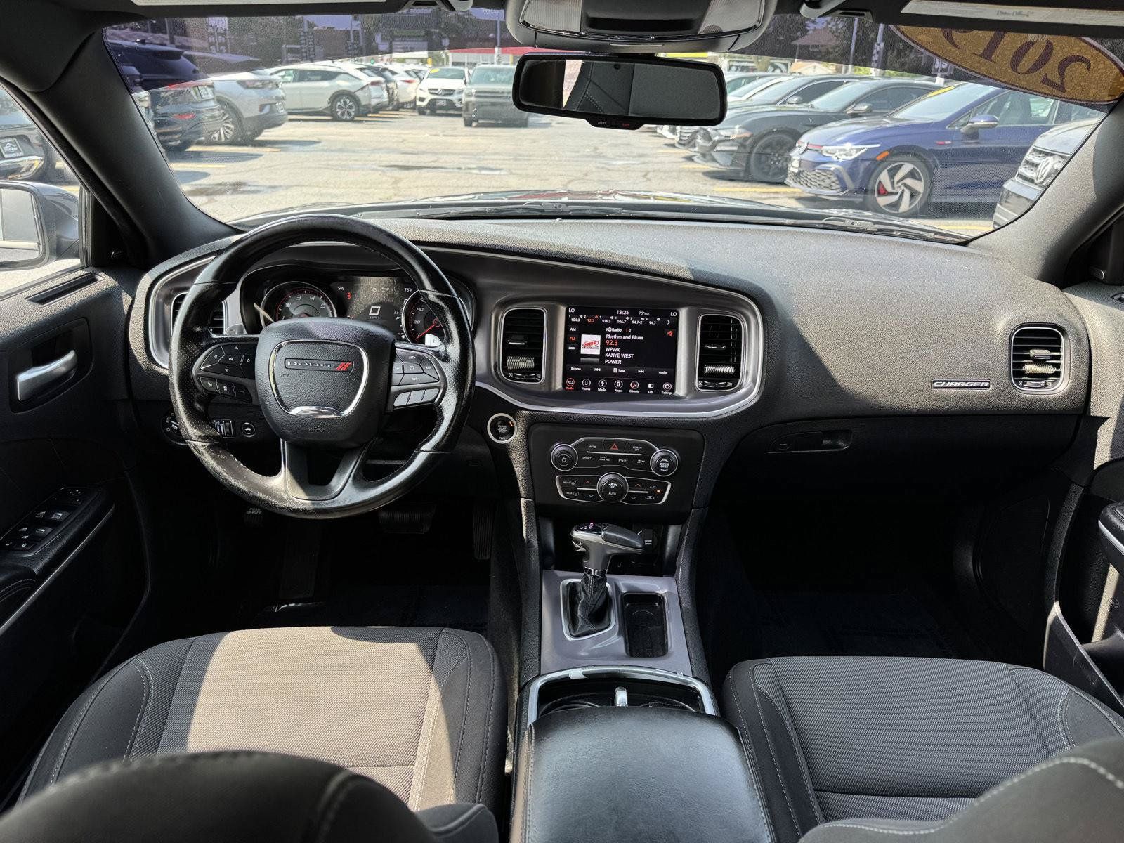 Used 2019 Dodge Charger SXT AWD/4WD image 30