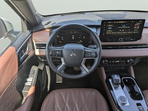 Used 2025 Mitsubishi Outlander SEL FWD image 16