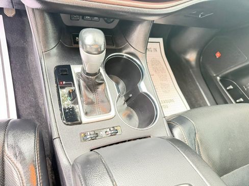 Used 2019 Toyota Highlander Limited Platinum FWD image 21