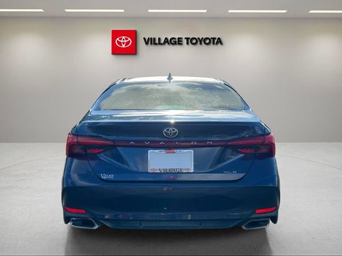 Certified 2019 Toyota Avalon XLE FWD image 4