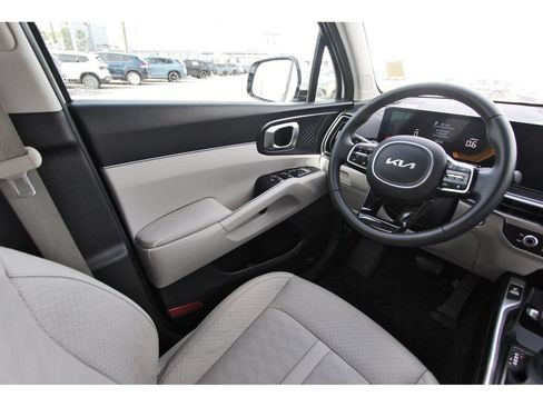 Used 2025 Kia Sorento S w/ Panoramic Sunroof Package FWD image 11