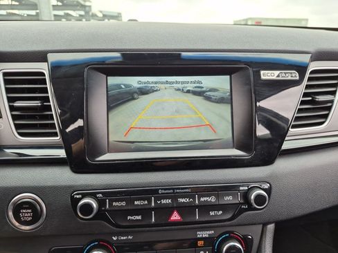 Used 2018 Kia Niro EX FWD image 11