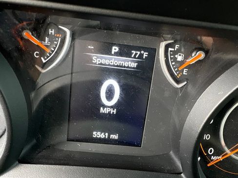 Used 2025 Jeep Gladiator Sport AWD/4WD image 8