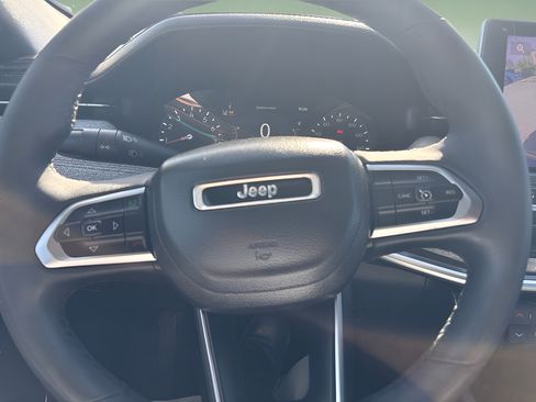 Used 2023 Jeep Compass Latitude w/ Sun and Sound Group AWD/4WD image 13