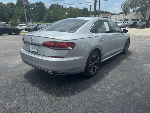 Used 2021 Volkswagen Passat 2.0T SE FWD image 6