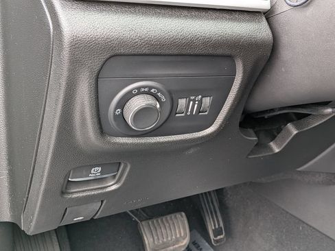 Used 2023 Jeep Grand Cherokee Altitude AWD/4WD image 13