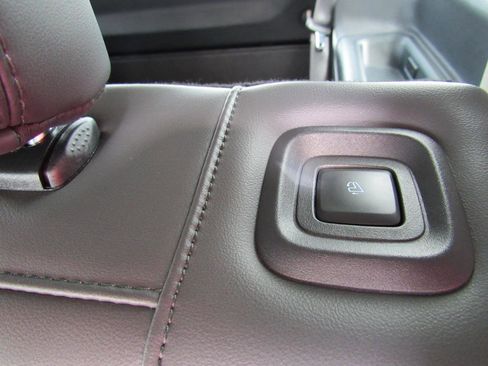 Used 2025 Ford Expedition Active image 39