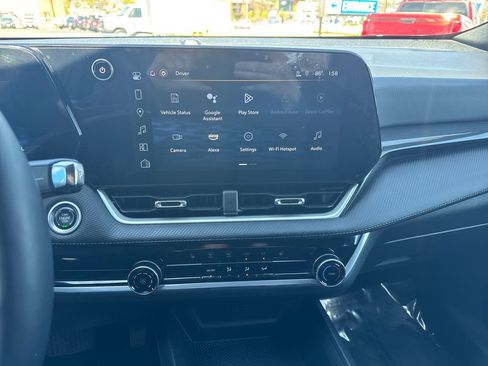 Used 2025 Chevrolet Equinox LT w/ Safety and Technology Package FWD image 17