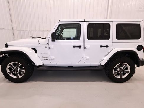 Used 2019 Jeep Wrangler Unlimited Sahara w/ Uconnect 4C Nav & Sound Group AWD/4WD image 7