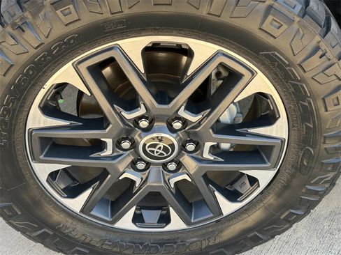 Used 2023 Toyota Tundra Limited image 9