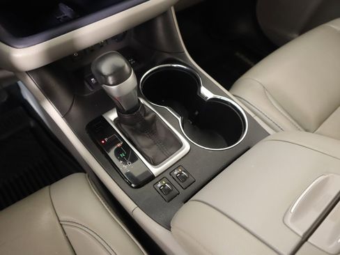 Used 2019 Toyota Highlander XLE image 8