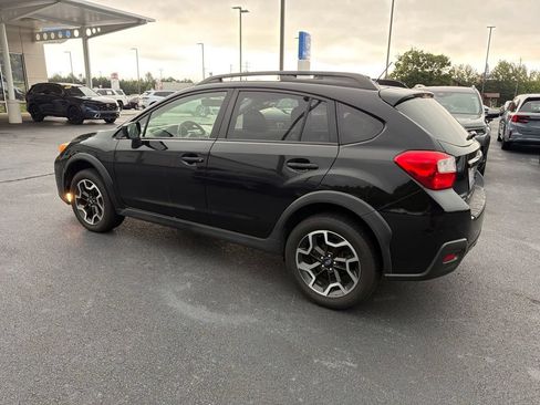 Used 2017 Subaru Crosstrek 2.0i Premium w/ Moonroof Package AWD/4WD image 5