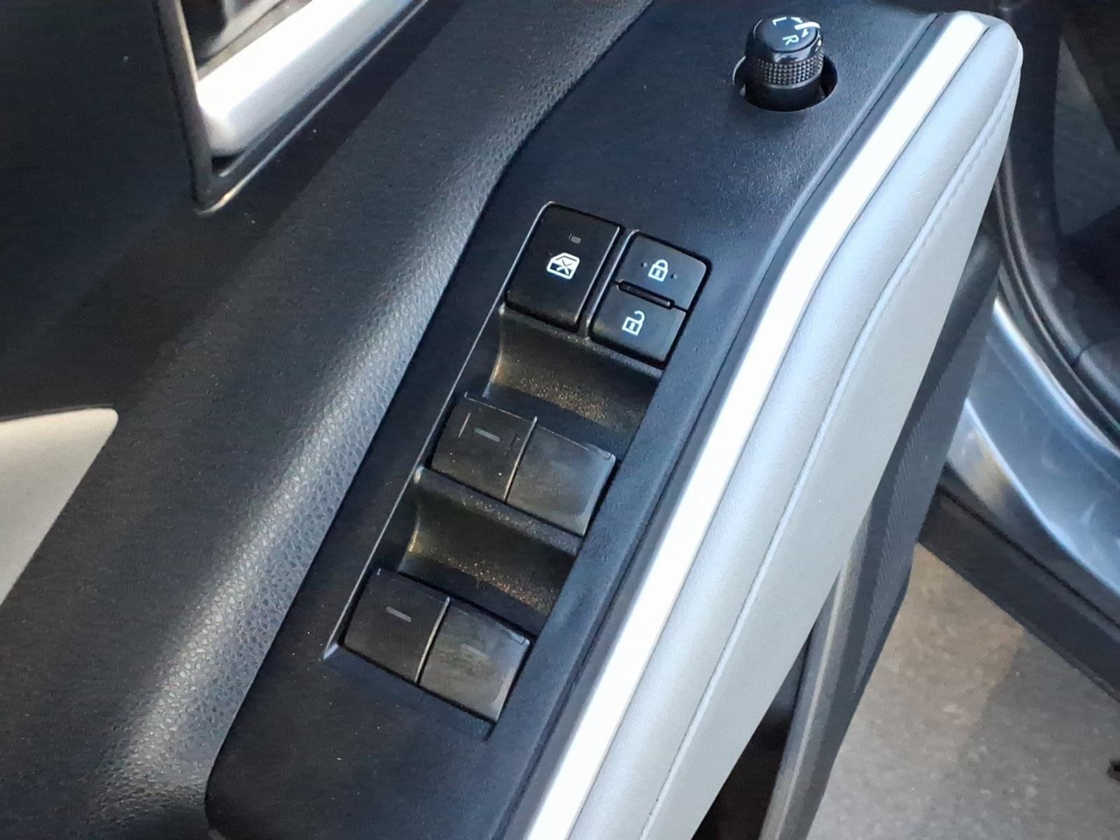 Used 2023 Toyota Highlander XLE FWD image 14