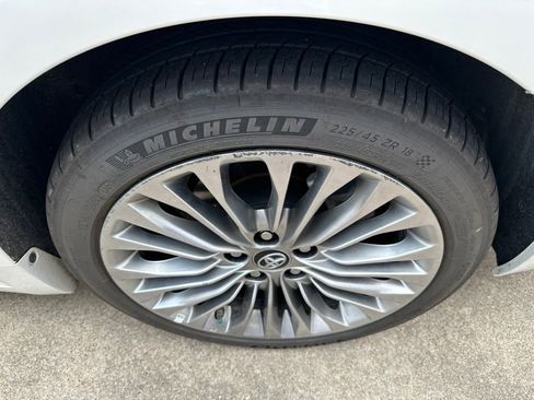 Used 2017 Toyota Avalon Touring FWD image 20