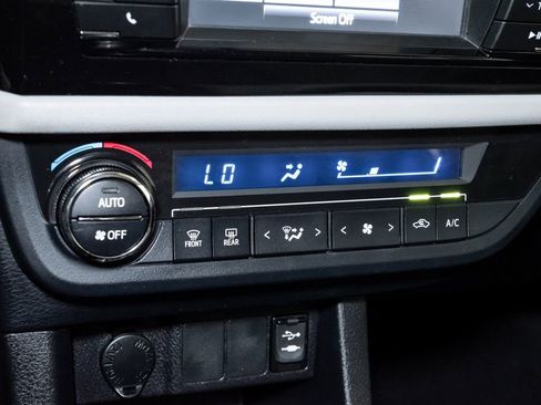 Used 2015 Toyota Corolla LE FWD image 17