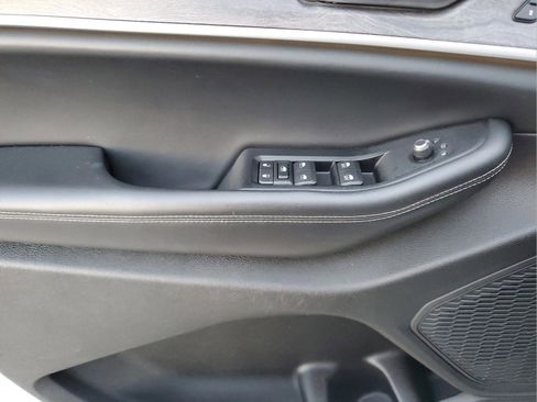 Used 2023 Jeep Grand Cherokee L Limited image 12