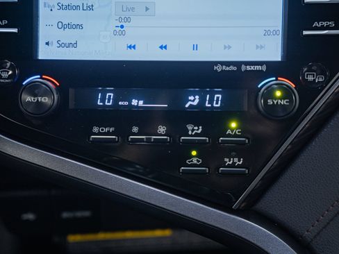 Used 2020 Toyota Camry XLE w/ Driver Assist Package FWD image 28