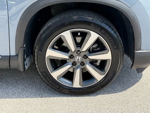 Used 2024 Honda Pilot Touring image 10