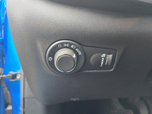 Used 2025 Jeep Compass Sport image 26