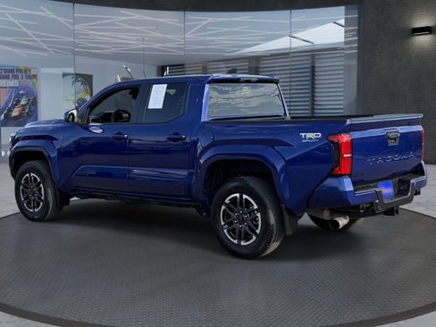 Used 2024 Toyota Tacoma TRD Sport AWD/4WD image 4