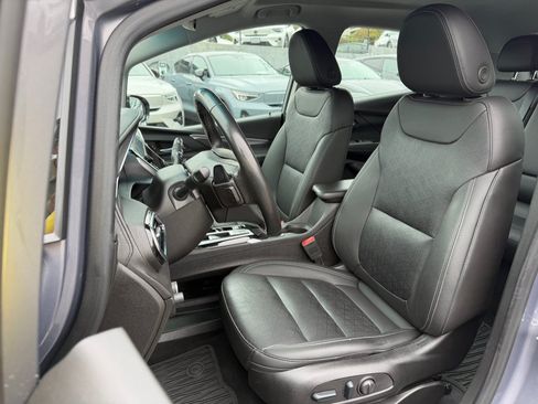 Used 2023 Chevrolet Bolt LT w/ Infotainment Package FWD image 17
