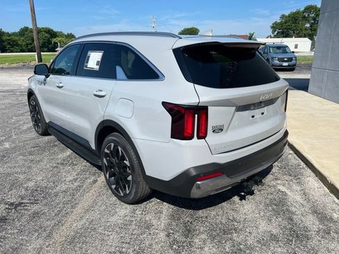 Used 2025 Kia Sorento EX w/ Panoramic Sunroof Package FWD image 7