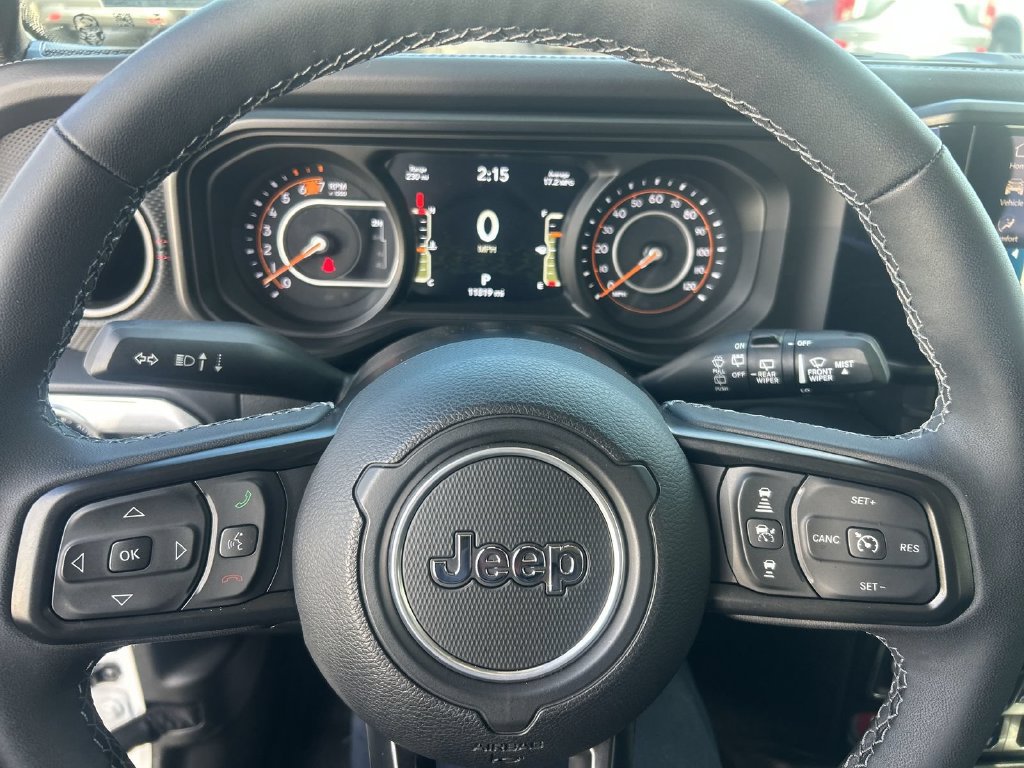 Used 2025 Jeep Wrangler Unlimited Rubicon w/ Convenience Group AWD/4WD image 7