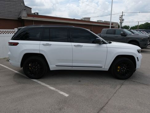 Used 2023 Jeep Grand Cherokee Summit w/ Adv Protech Group IV AWD/4WD image 2