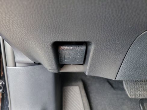 Used 2025 Toyota Camry LE image 33