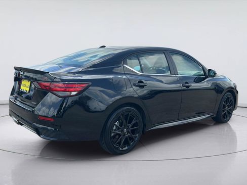 Used 2025 Nissan Sentra SR w/ Midnight Edition FWD image 6