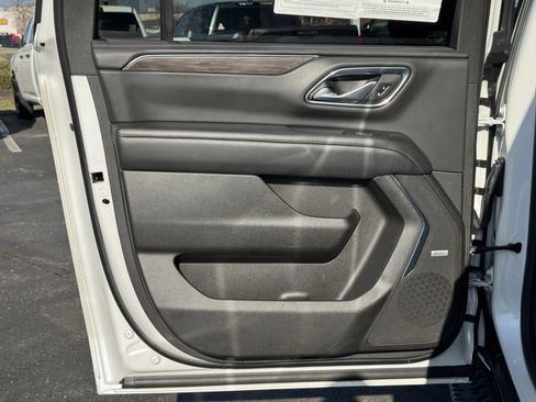 Used 2022 Chevrolet Suburban Z71 image 31