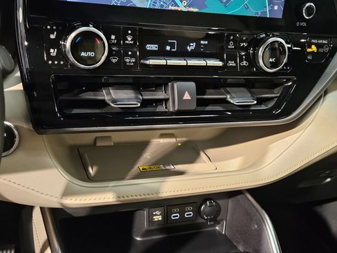 Used 2023 Toyota Highlander Limited AWD/4WD image 33