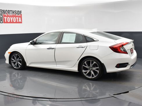 Used 2020 Honda Civic Touring image 2