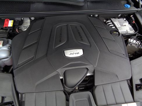 Used 2022 Porsche Cayenne AWD/4WD image 18