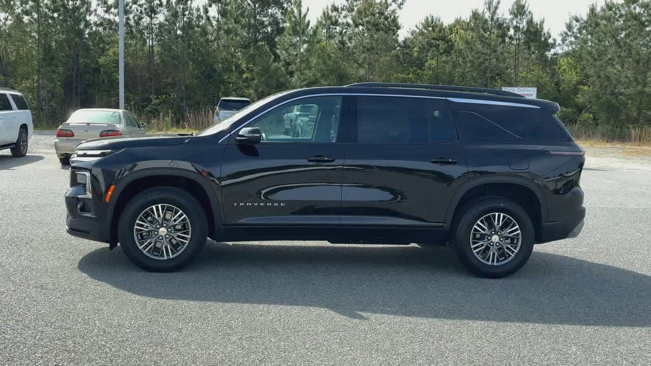Used 2026 Chevrolet Traverse LT FWD image 5