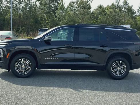 Used 2026 Chevrolet Traverse LT FWD image 5