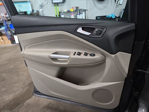 Used 2014 Ford Escape Titanium FWD image 29