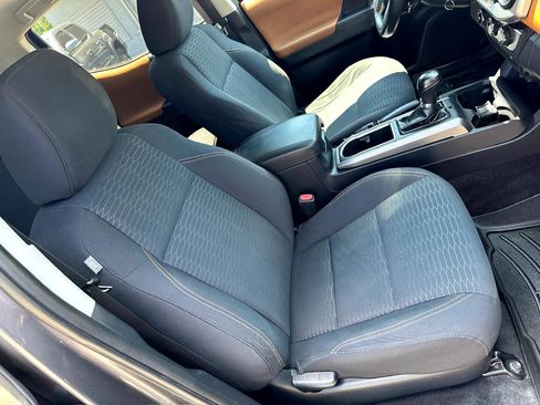 Used 2017 Toyota Tacoma SR5 image 21