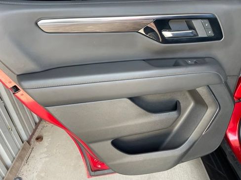 Used 2025 Chevrolet Tahoe LS RWD image 25