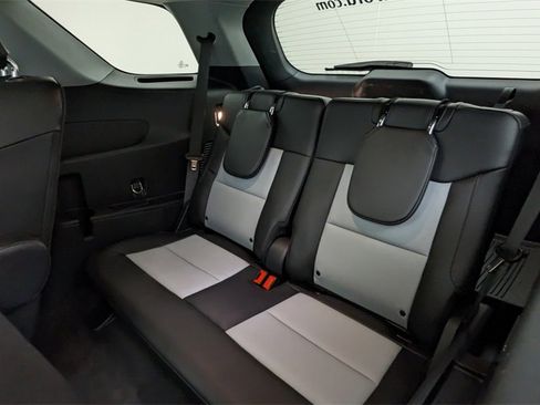 Certified 2022 Ford Explorer XLT w/ Equipment Group 202A image 36