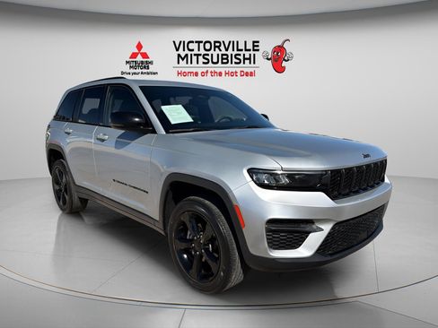 Used 2023 Jeep Grand Cherokee Altitude AWD/4WD image 1