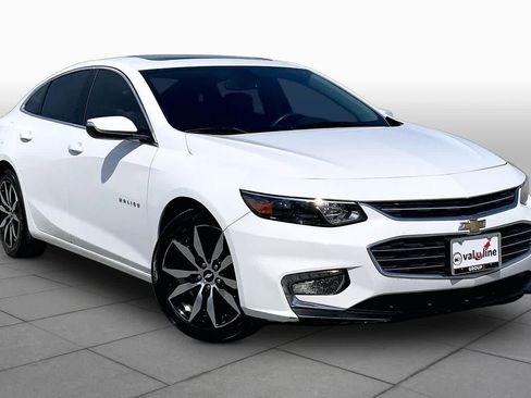 Used 2017 Chevrolet Malibu LT w/ Leather Package FWD image 3