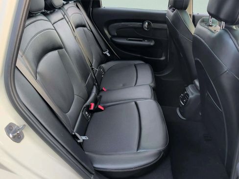 Used 2017 MINI Cooper Clubman S image 19