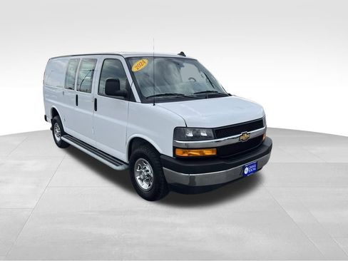 Used 2024 Chevrolet Express 2500 w/ Driver Convenience Package image 9