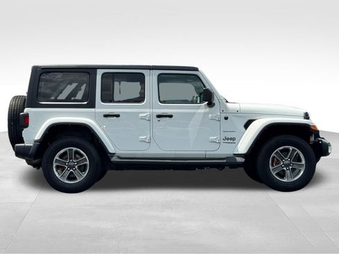 Used 2021 Jeep Wrangler Unlimited Sahara w/ Uconnect 4C Nav & Sound Group AWD/4WD image 8