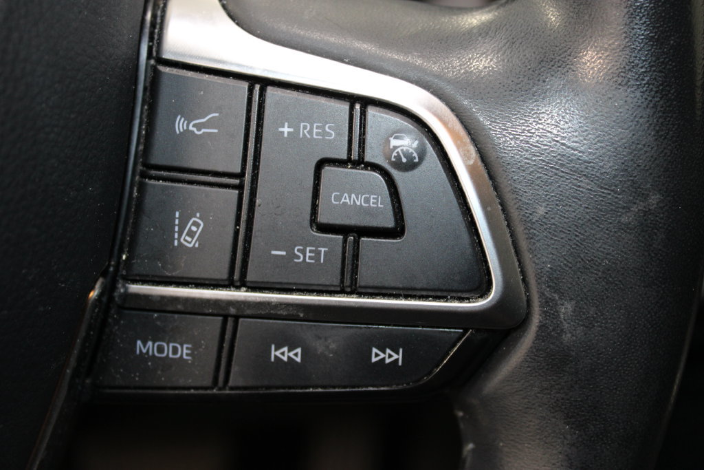 Used 2020 Toyota Highlander XLE FWD image 22
