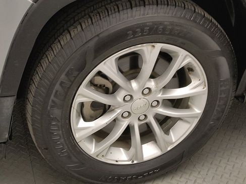 Used 2019 Jeep Cherokee Latitude w/ Popular Appearance Group FWD image 31