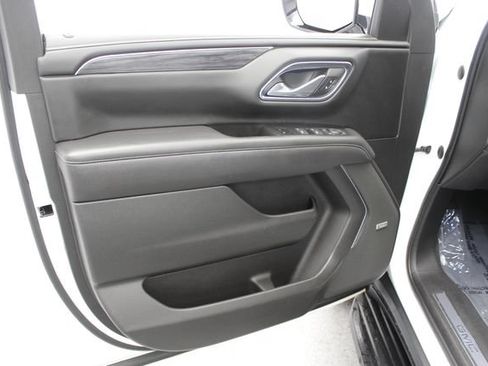 Used 2022 GMC Yukon XL SLT w/ SLT Luxury Package AWD/4WD image 14