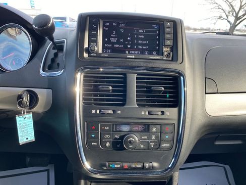 Used 2017 Dodge Grand Caravan GT image 26